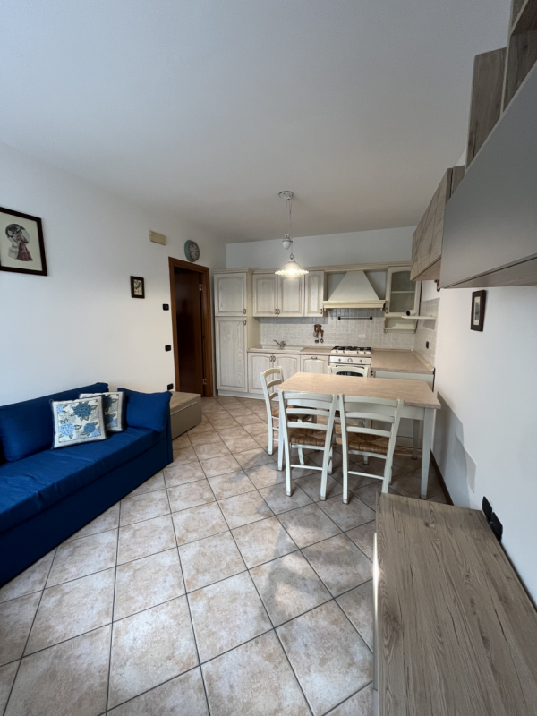 PROPONIAMO MINI APPARTAMENTO CON SPAZIO SCOPERTO ESCLUSIVO E GARAGE DOPPIO IN LOCAZIONE!
In centr...