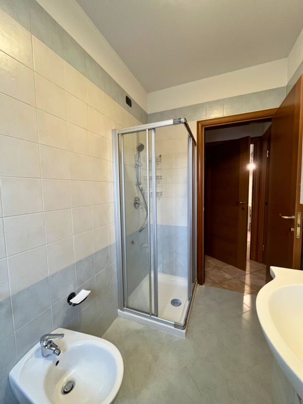 PROPONIAMO MINI APPARTAMENTO CON SPAZIO SCOPERTO ESCLUSIVO E GARAGE DOPPIO IN LOCAZIONE!
In centr...