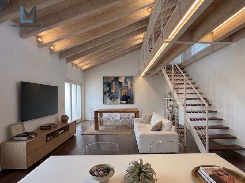 In pieno centro a Montebelluna, in recente complesso residenziale e direzionale, proponiamo in ve...