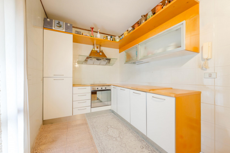 Proponiamo in vendita una porzione centrale di casa a schiera situata nel comune di San Giorgio I...