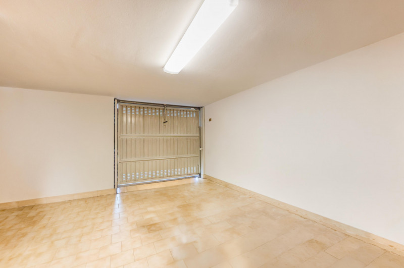 Proponiamo in vendita una porzione centrale di casa a schiera situata nel comune di San Giorgio I...
