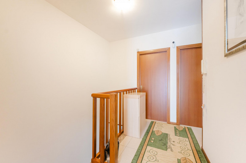 Proponiamo in vendita una porzione centrale di casa a schiera situata nel comune di San Giorgio I...