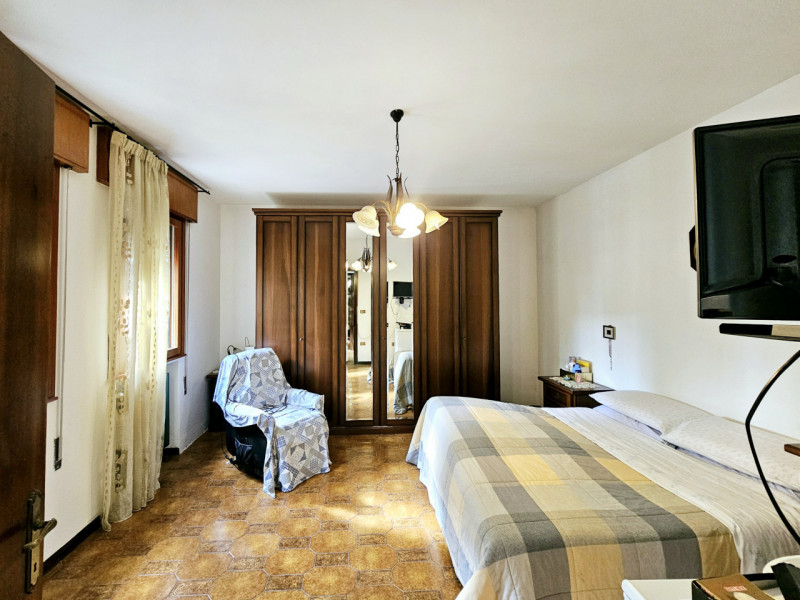 A Sant'Urbano, proponiamo in vendita casa a schiera di testa, con ampi spazi e cortile esclusivo....
