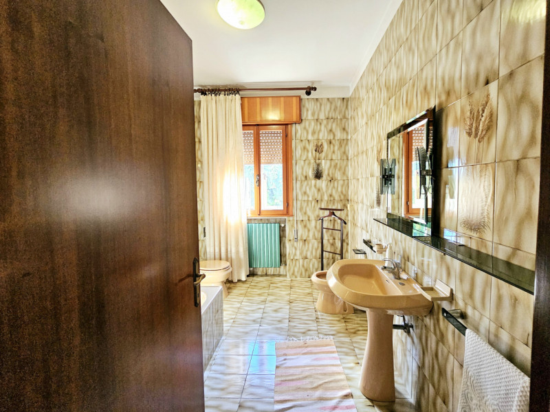 A Sant'Urbano, proponiamo in vendita casa a schiera di testa, con ampi spazi e cortile esclusivo....