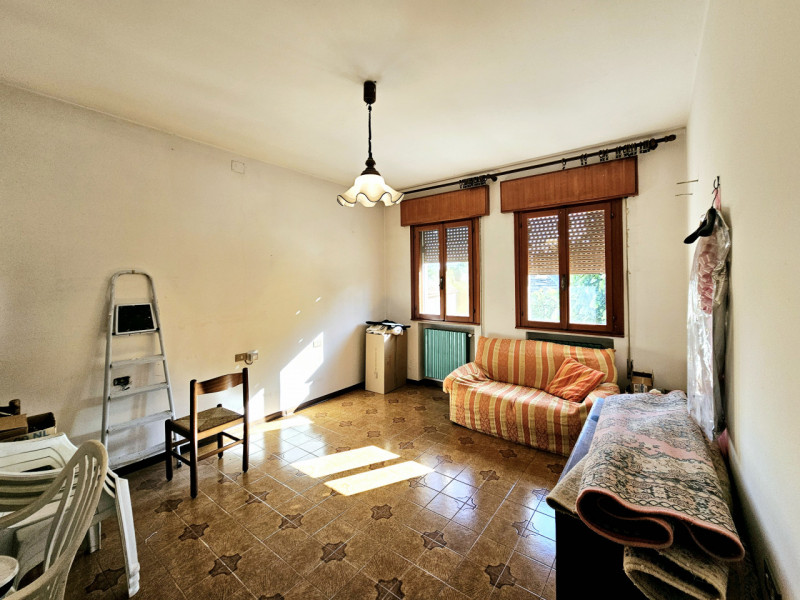 A Sant'Urbano, proponiamo in vendita casa a schiera di testa, con ampi spazi e cortile esclusivo....