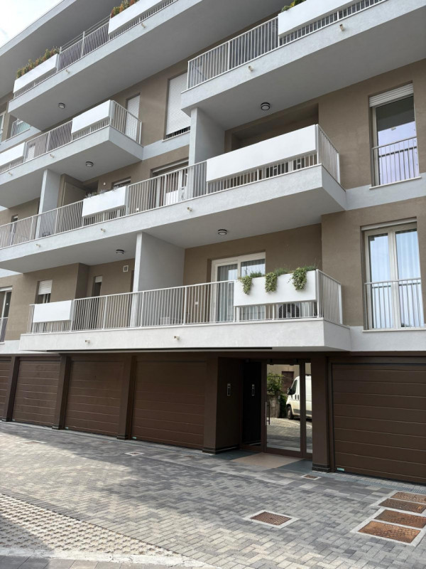 Scopri la tua nuova casa nel cuore di Valdagno! Proponiamo in vendita un moderno appartamento tri...
