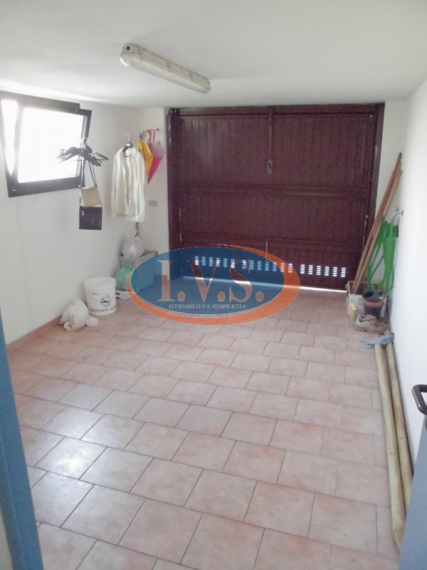 TORRI DI QUARTESOLO (VI) proponiamo appartamento bicamere in affitto al secondo ed ultimo piano.
...
