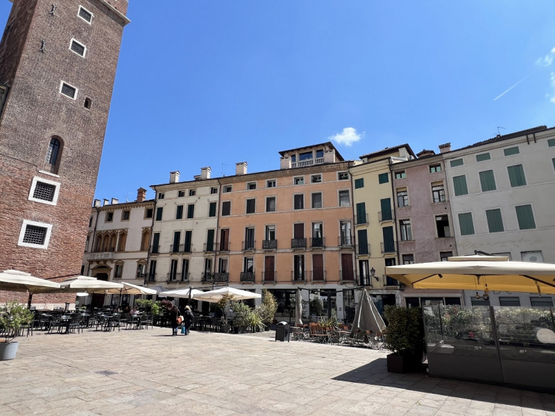 OTTIMO MINI ARREDATO IN AFFITTO CON CONTRATTO TRANSITORIO PER AZIENDE O PRIVATI NEL CUORE DI VICE...