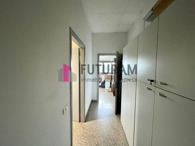 RIF: 160NMNM - FOSSO' (VE) - PER INFO 0444/310220

Propongo in affitto un capannone di 600 mq a F...