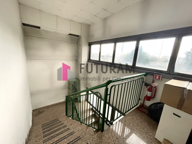 RIF: 160NMNM - FOSSO' (VE) - PER INFO 0444/310220

Propongo in affitto un capannone di 600 mq a F...