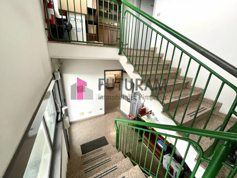 RIF: 160NMNM - FOSSO' (VE) - PER INFO 0444/310220

Propongo in affitto un capannone di 600 mq a F...
