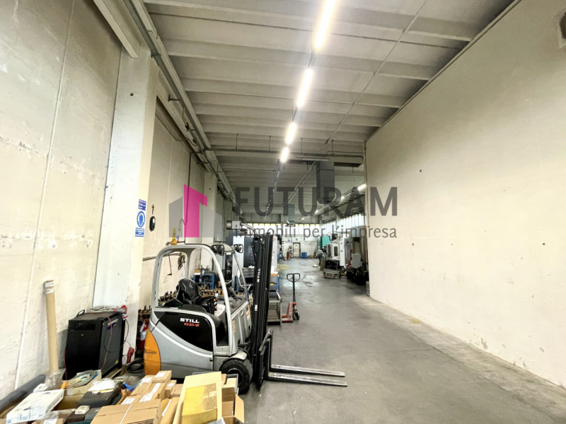 RIF: 160NMNM - FOSSO' (VE) - PER INFO 0444/310220

Propongo in affitto un capannone di 600 mq a F...