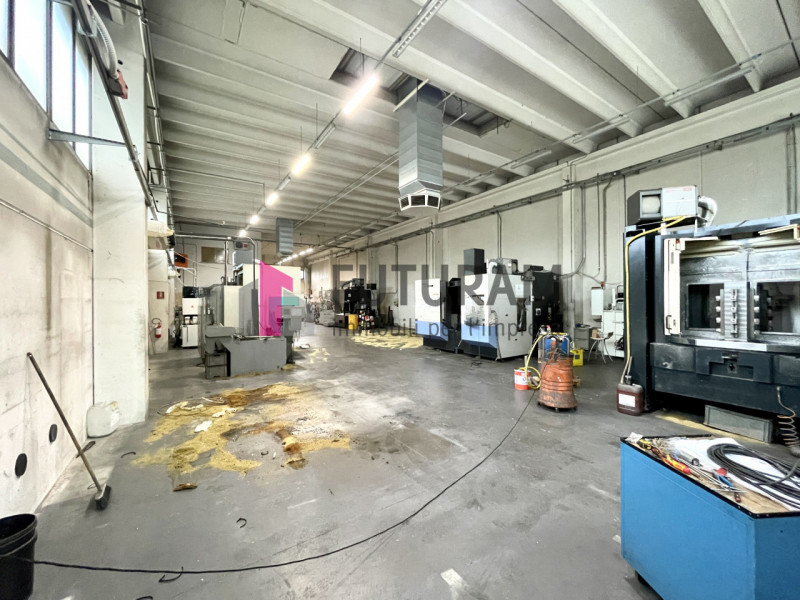 RIF: 160NMNM - FOSSO' (VE) - PER INFO 0444/310220

Propongo in affitto un capannone di 600 mq a F...