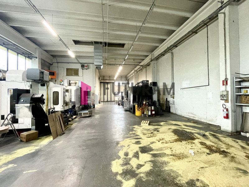 RIF: 160NMNM - FOSSO' (VE) - PER INFO 0444/310220

Propongo in affitto un capannone di 600 mq a F...