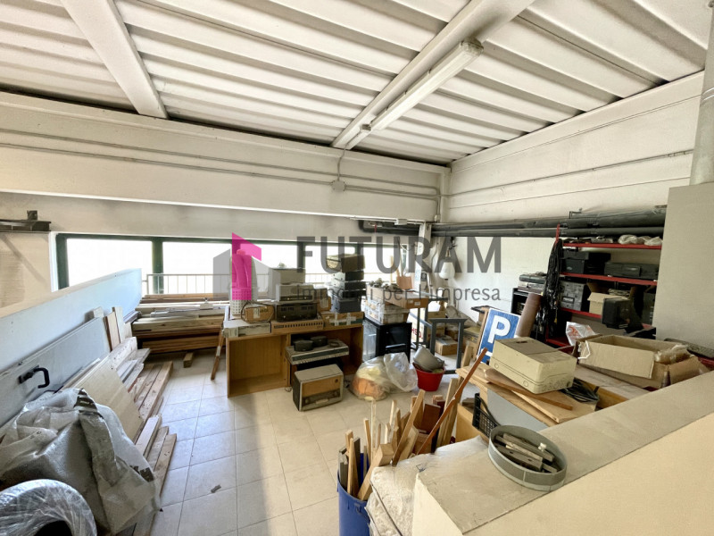 RIF: 161NM - FOSSO' (VE) - PER INFO 0444/310220

Propongo in affitto un capannone di 340 mq a Fos...