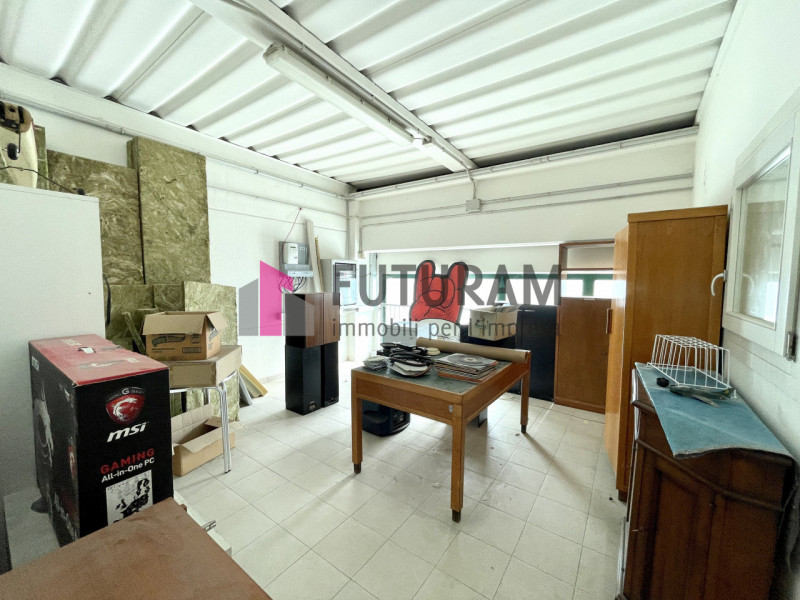 RIF: 161NM - FOSSO' (VE) - PER INFO 0444/310220

Propongo in affitto un capannone di 340 mq a Fos...