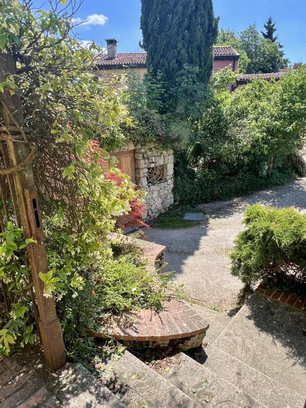 VILLA IN VENDITA AD ARCUGNANO, ZONA LAPIO - Rif. 8393

Scopri questa straordinaria villa situata ...