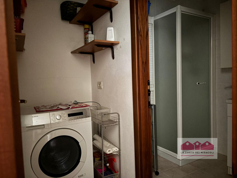 ALTAVILLA: IN ZONA TRANQUILLA ED ELEGANTE, GRAZIOSO APPARTAMENTO AL PIANO PRIMO CON OPEN SPACE LI...