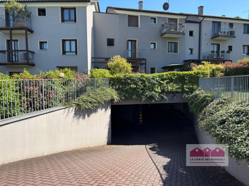 ALTAVILLA: IN ZONA TRANQUILLA ED ELEGANTE, GRAZIOSO APPARTAMENTO AL PIANO PRIMO CON OPEN SPACE LI...