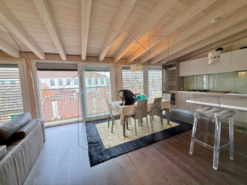 Per info, Maddalena 351 799 3937, riferimento annuncio: MD09 

Padova - In zona Ponte Molino, adi...