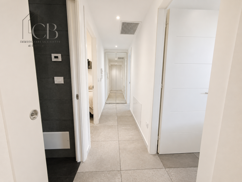 Moderna porzione di bifamiliare di recente costruzione con ampio giardino privato

In contesto re...