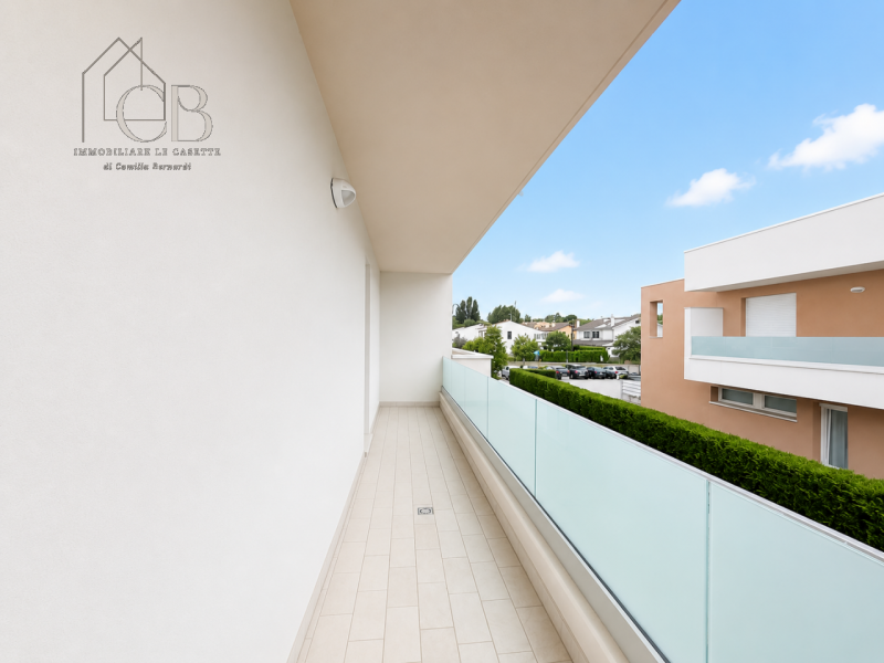 Moderna porzione di bifamiliare di recente costruzione con ampio giardino privato

In contesto re...