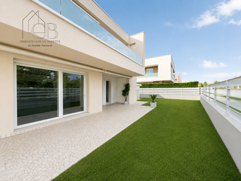 Moderna porzione di bifamiliare di recente costruzione con ampio giardino privato

In contesto re...