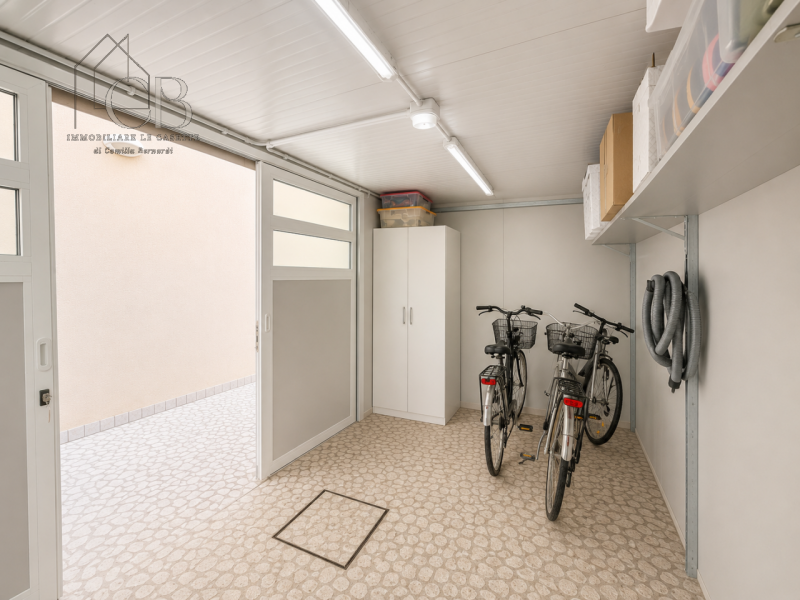 Moderna porzione di bifamiliare di recente costruzione con ampio giardino privato

In contesto re...