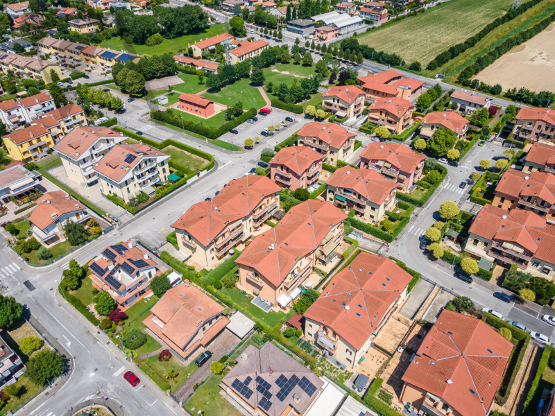 NOVENTANA - ELEGANTE DUPLEX
In una tranquilla zona residenziale, lontana dal traffico cittadino, ...