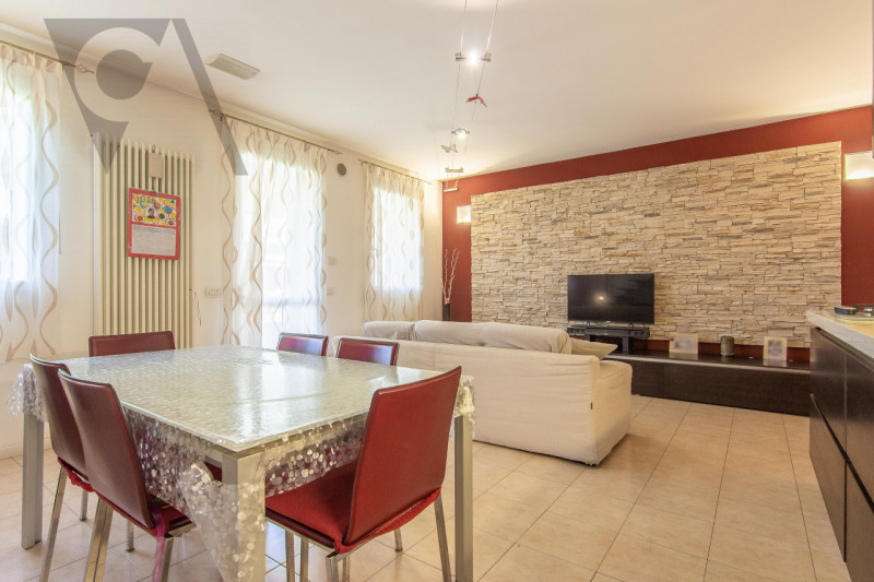 NOVENTANA - ELEGANTE DUPLEX
In una tranquilla zona residenziale, lontana dal traffico cittadino, ...