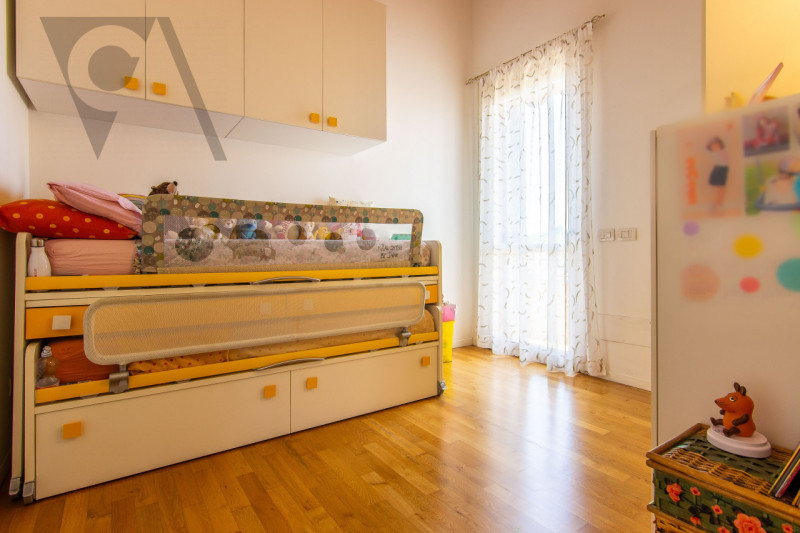 NOVENTANA - ELEGANTE DUPLEX
In una tranquilla zona residenziale, lontana dal traffico cittadino, ...