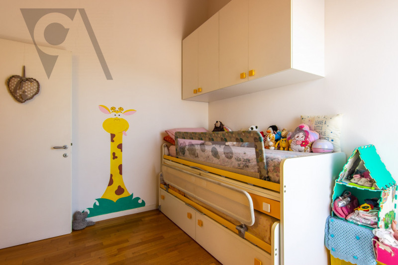 NOVENTANA - ELEGANTE DUPLEX
In una tranquilla zona residenziale, lontana dal traffico cittadino, ...