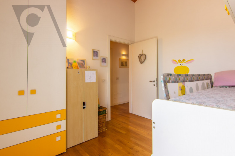 NOVENTANA - ELEGANTE DUPLEX
In una tranquilla zona residenziale, lontana dal traffico cittadino, ...