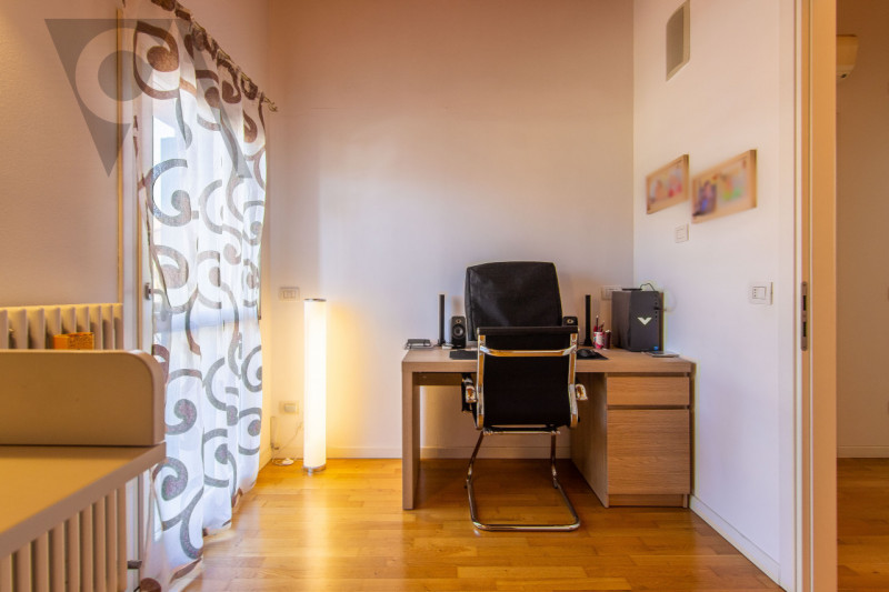NOVENTANA - ELEGANTE DUPLEX
In una tranquilla zona residenziale, lontana dal traffico cittadino, ...