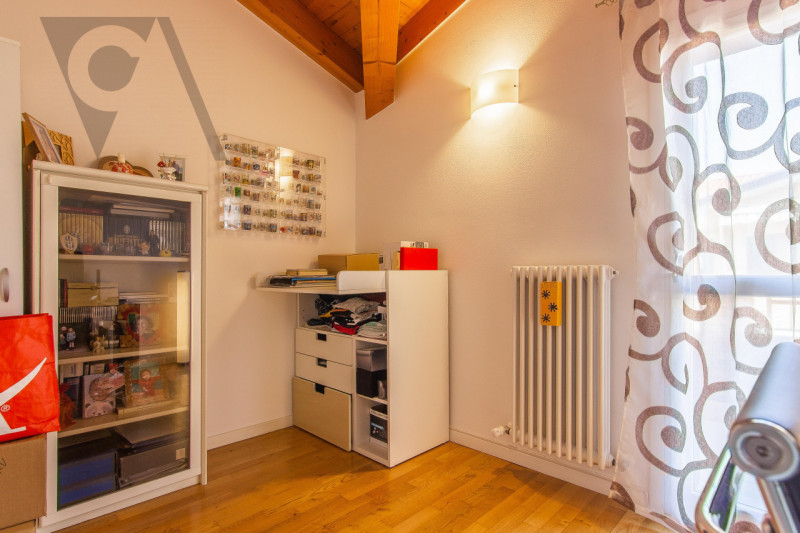 NOVENTANA - ELEGANTE DUPLEX
In una tranquilla zona residenziale, lontana dal traffico cittadino, ...