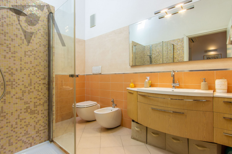NOVENTANA - ELEGANTE DUPLEX
In una tranquilla zona residenziale, lontana dal traffico cittadino, ...