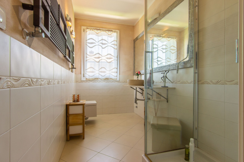 NOVENTANA - ELEGANTE DUPLEX
In una tranquilla zona residenziale, lontana dal traffico cittadino, ...