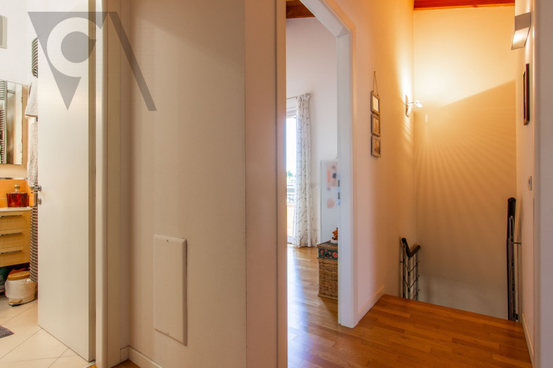 NOVENTANA - ELEGANTE DUPLEX
In una tranquilla zona residenziale, lontana dal traffico cittadino, ...