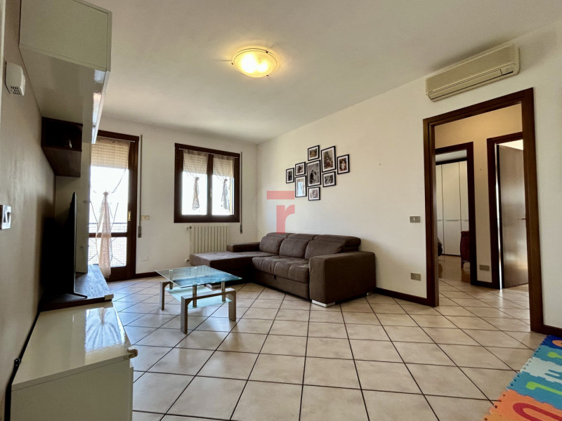 Cadoneghe - loc.Mezzavia - In zona comoda a Strada Del Santo e vicino a contesto verde. Appartame...