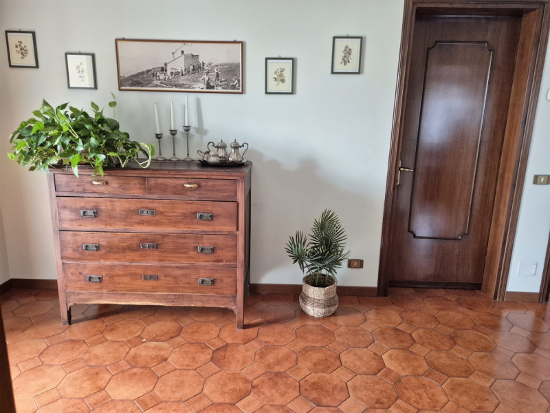 Nel verde delle campagne di Fontaniva, a pochi minuti a piedi dal centro, proponiamo questa porzi...