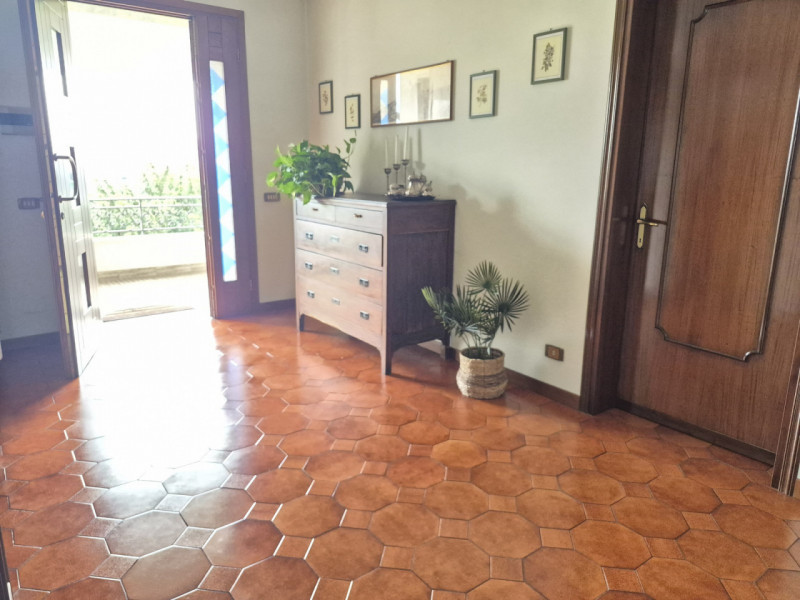 Nel verde delle campagne di Fontaniva, a pochi minuti a piedi dal centro, proponiamo questa porzi...