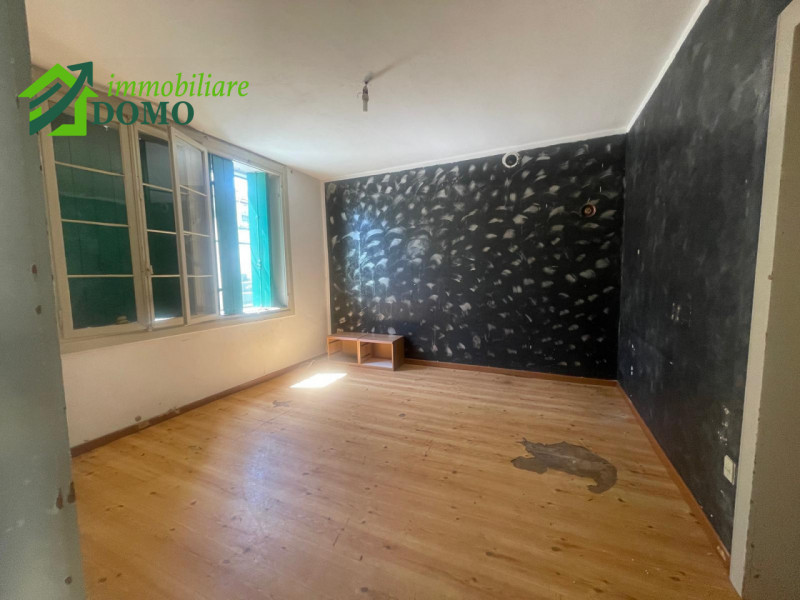 SCHIO:Casa singola con giardino € 150.000
info 0445 824740

Buoni motivi per acquistare:
-Zona ri...