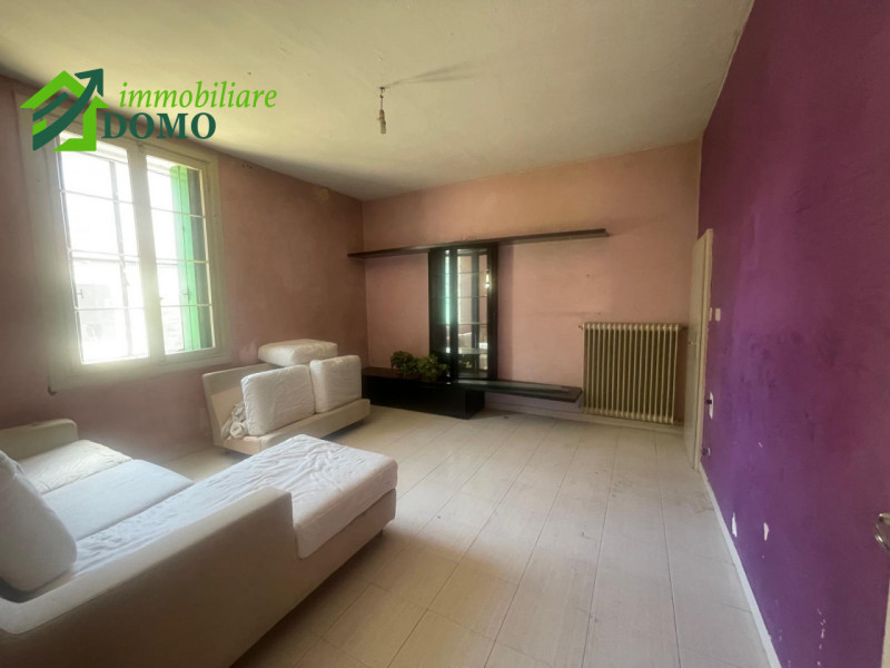 SCHIO:Casa singola con giardino € 150.000
info 0445 824740

Buoni motivi per acquistare:
-Zona ri...