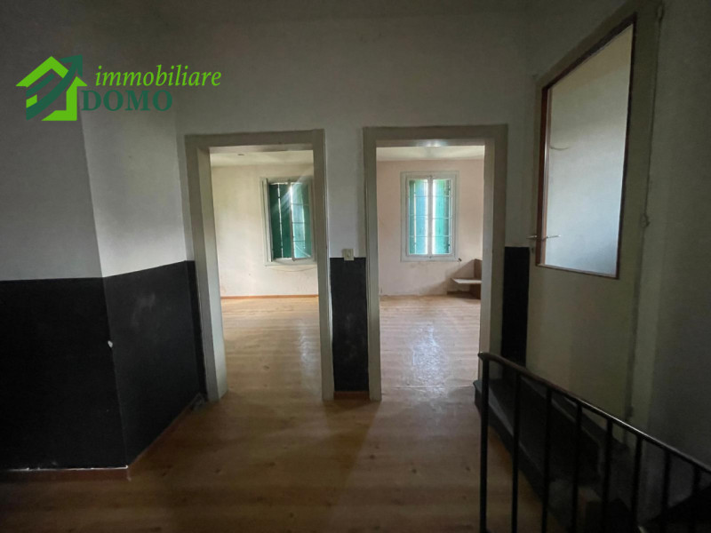 SCHIO:Casa singola con giardino € 150.000
info 0445 824740

Buoni motivi per acquistare:
-Zona ri...