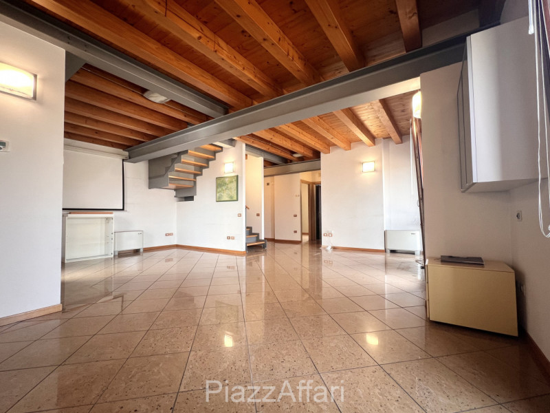 Meraviglioso Duplex con Travi a Vista – Spazio e Comfort a ridosso del centro storico di Piove di...