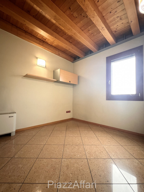 Meraviglioso Duplex con Travi a Vista – Spazio e Comfort a ridosso del centro storico di Piove di...