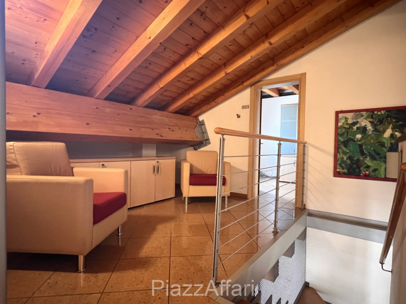 Meraviglioso Duplex con Travi a Vista – Spazio e Comfort a ridosso del centro storico di Piove di...