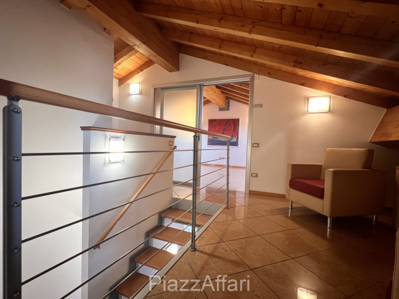 Meraviglioso Duplex con Travi a Vista – Spazio e Comfort a ridosso del centro storico di Piove di...