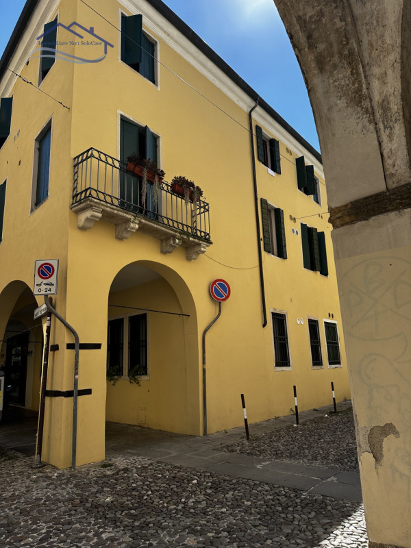 Scopri questa bellissima opportunità di affitto in una delle zone più affascinanti e storiche di ...