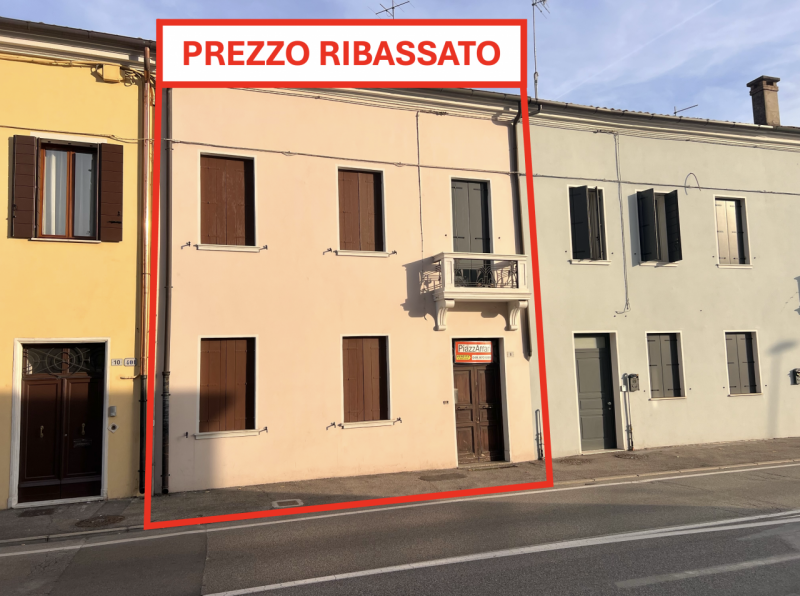 * * * PREZZO RIBASSATO * * * 

Comodo palazzetto, situato in centro storico a Piove di Sacco ( a ...